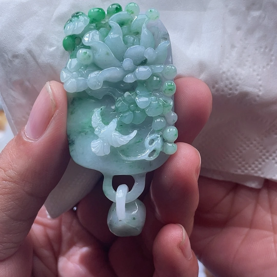 翡翠未镶嵌颈饰绿*薇