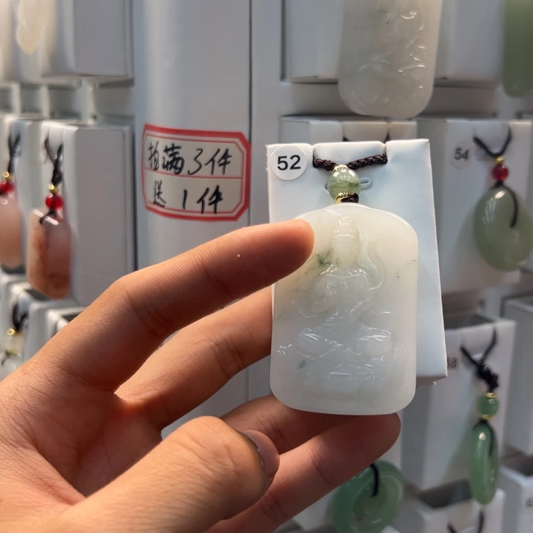 无***调石英质玉（天山翠）合金颈饰