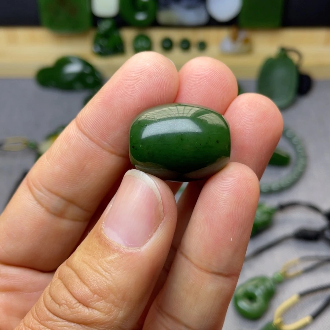 和田玉挂件未镶嵌深**猫