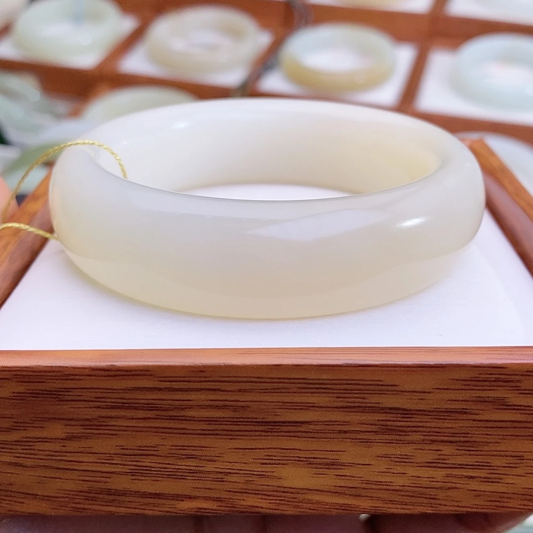 和田玉手镯未镶嵌56.3