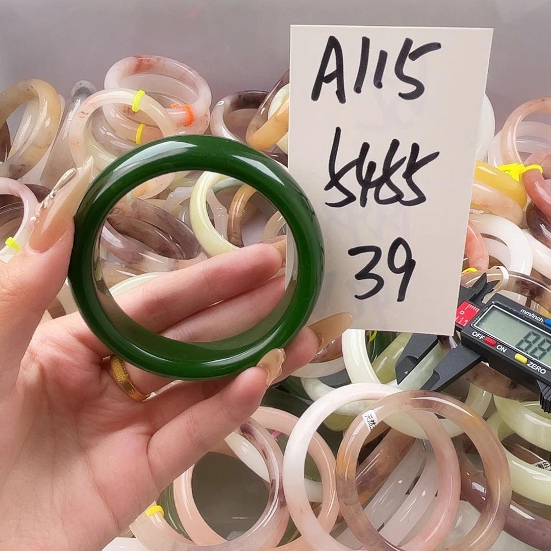 石英质玉未镶嵌手镯A115