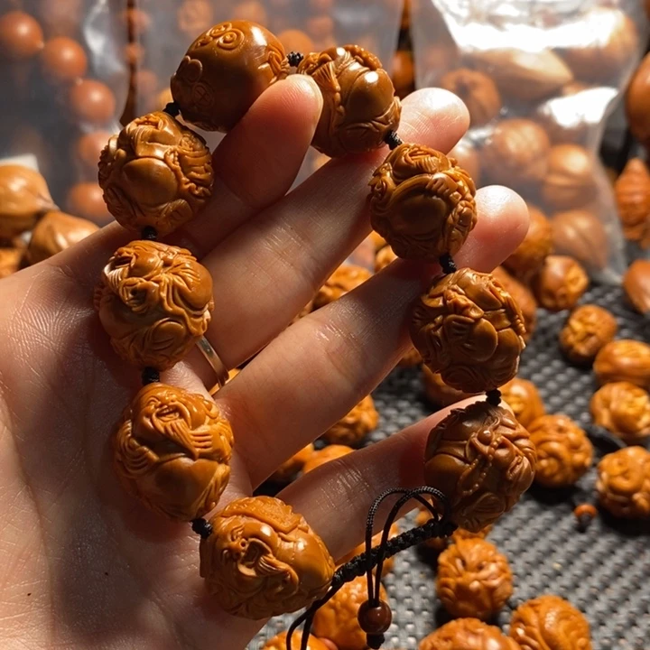 橄榄核吊坠八大财神