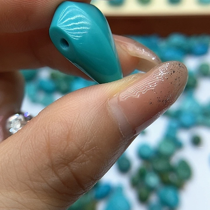 绿松石未镶嵌颈饰