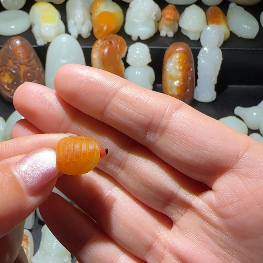 老***话和田玉未镶嵌颈饰