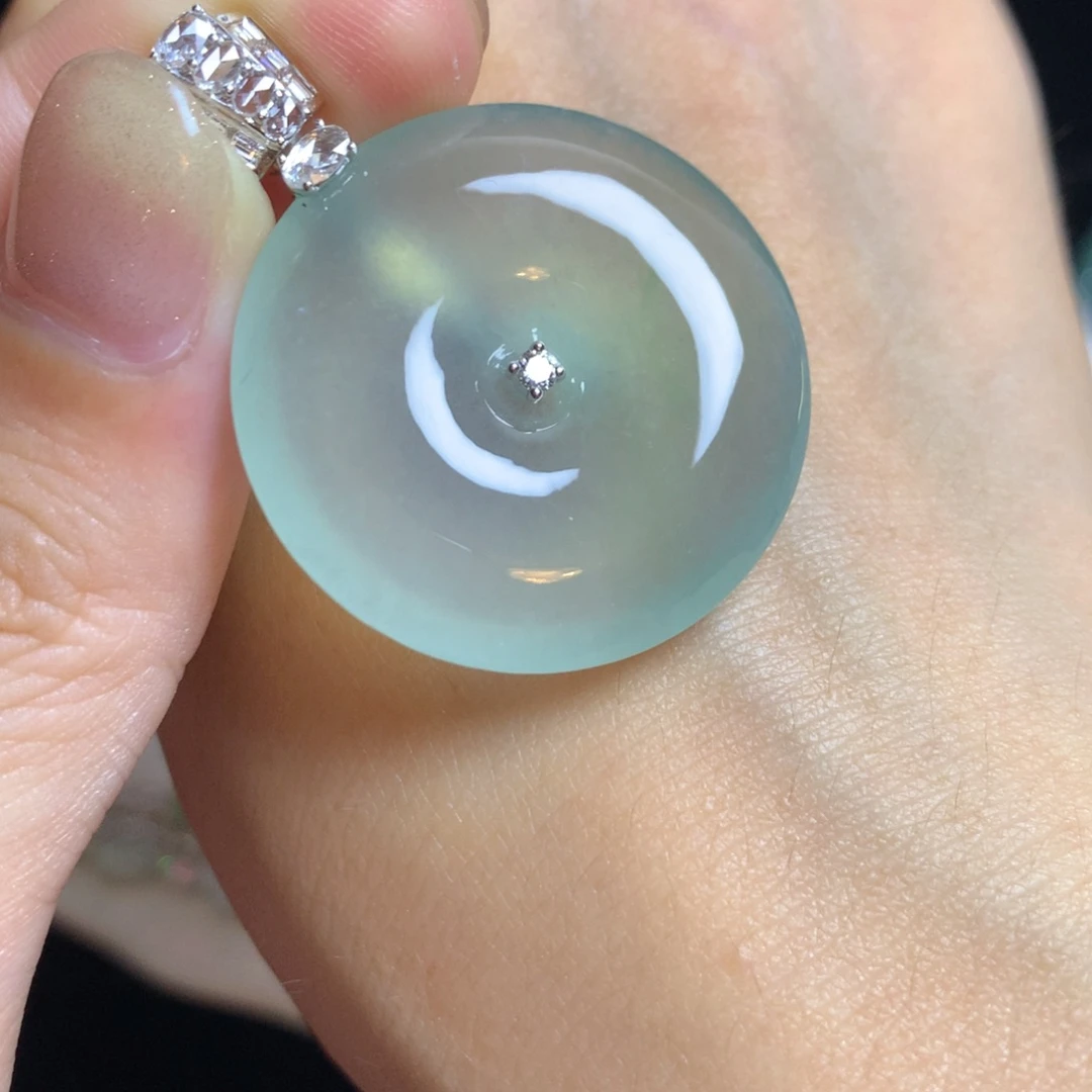 颈饰18K金镶嵌翡翠平安扣