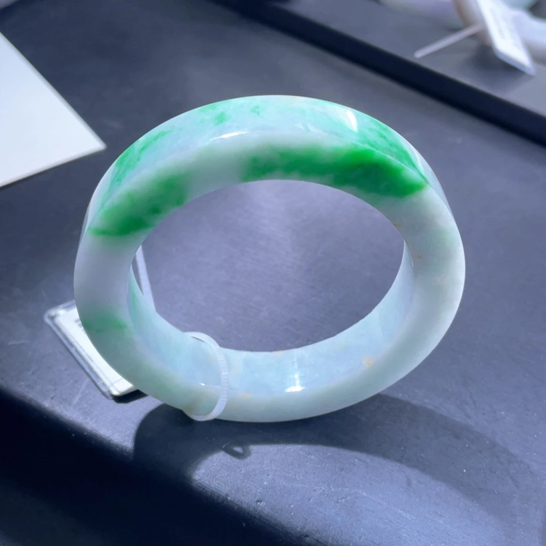 未镶嵌翡翠手镯定制翡翠