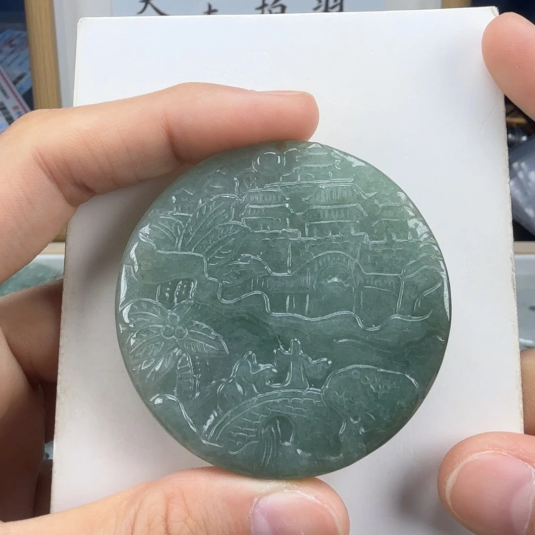 翡翠挂件未镶嵌翡翠