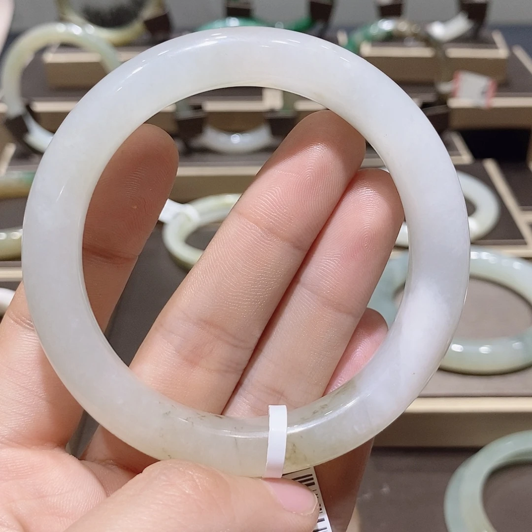 独山玉未镶嵌手镯