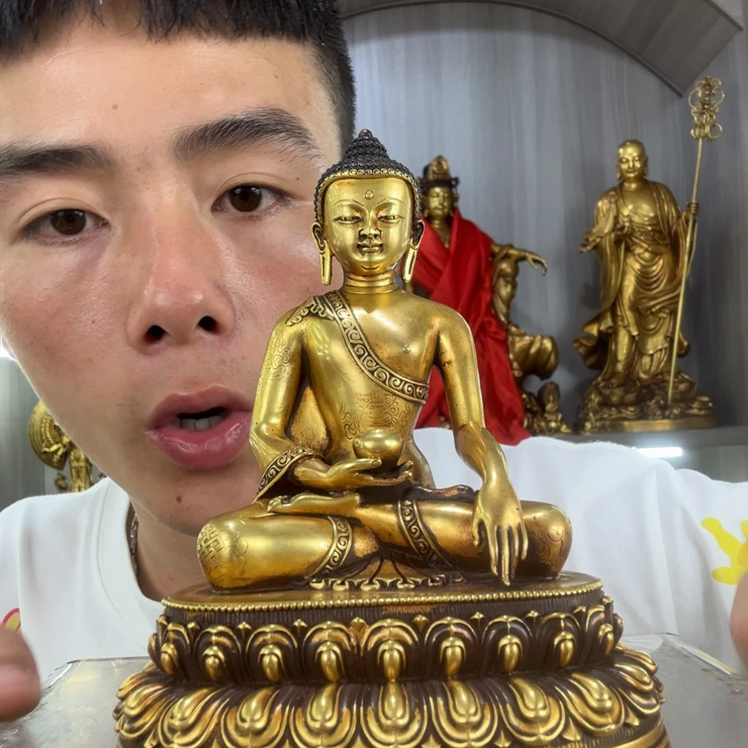 万***7佛像的造型和造型都很精美