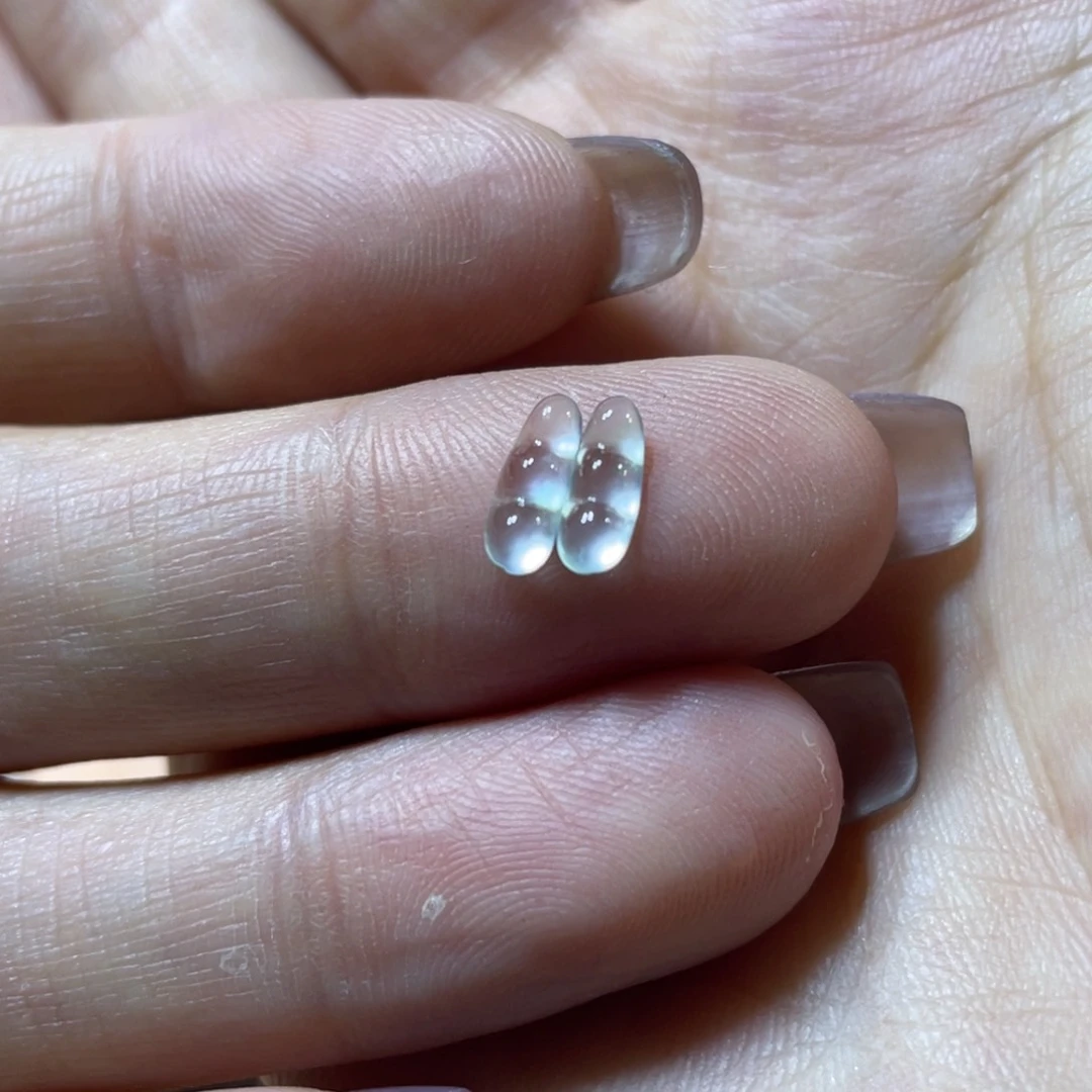 翡翠未镶嵌颈饰豆子