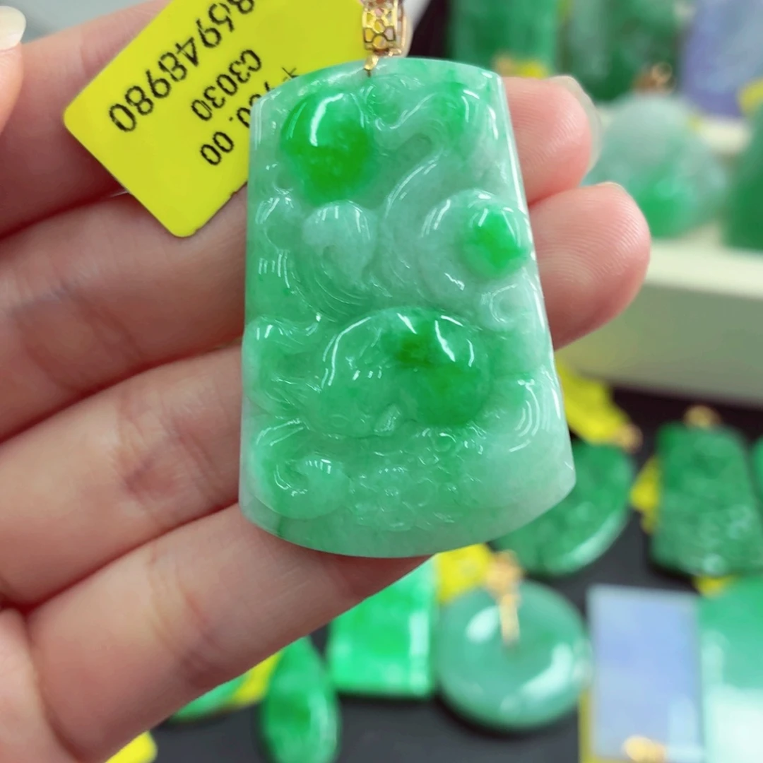 翡翠18K金镶嵌颈饰