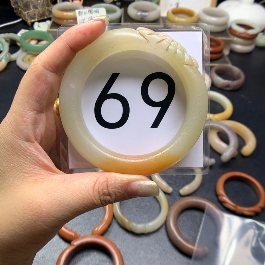 石英质玉手镯未镶嵌