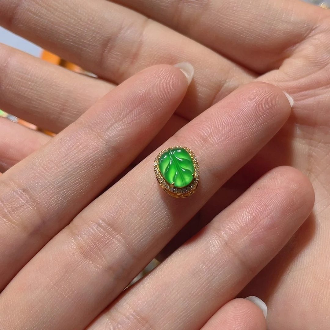 翡翠18K金镶嵌吊坠(不含链)楊*妃