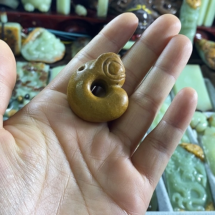 岫岩河磨玉（透闪石质玉）未镶嵌颈饰