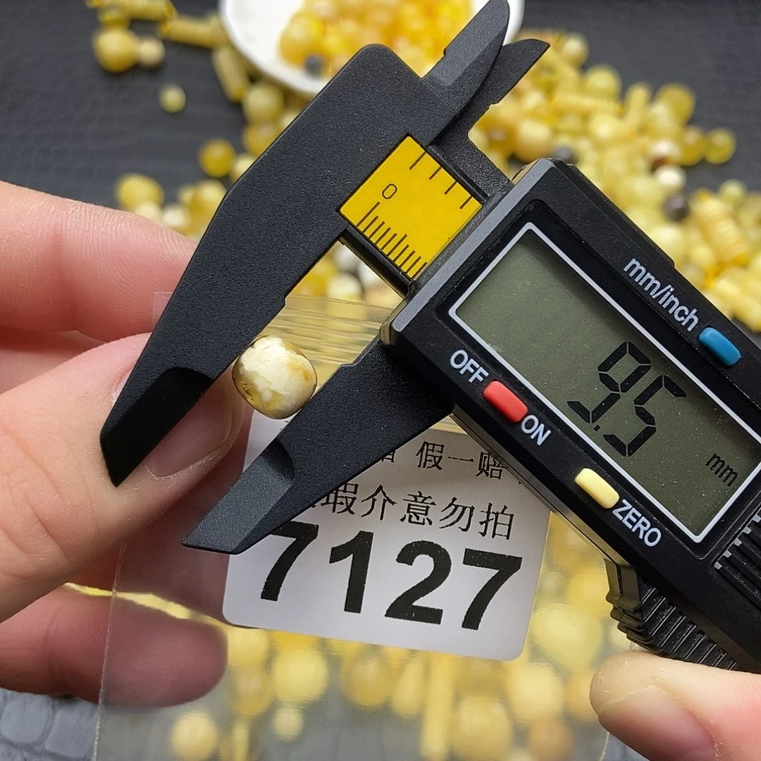 蜜蜡未镶嵌珠宝奇石7127