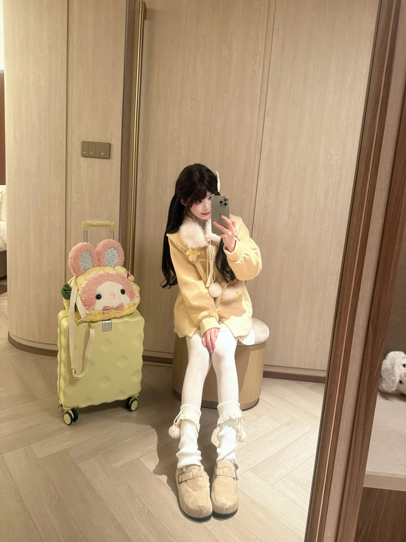 【小蚊同学】奶黄雪绒 软妹秋冬毛呢中长款外套带毛绒围脖