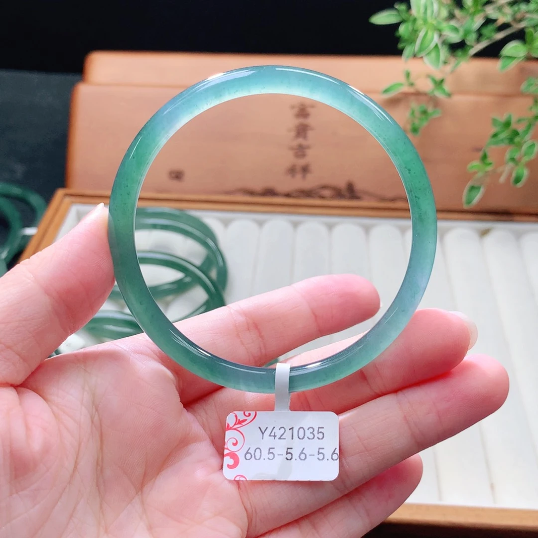 未镶嵌手镯（圆镯）翡翠