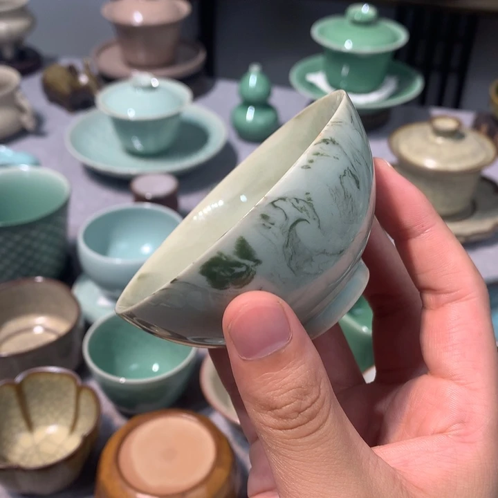 龙泉青瓷搅胎杯杯