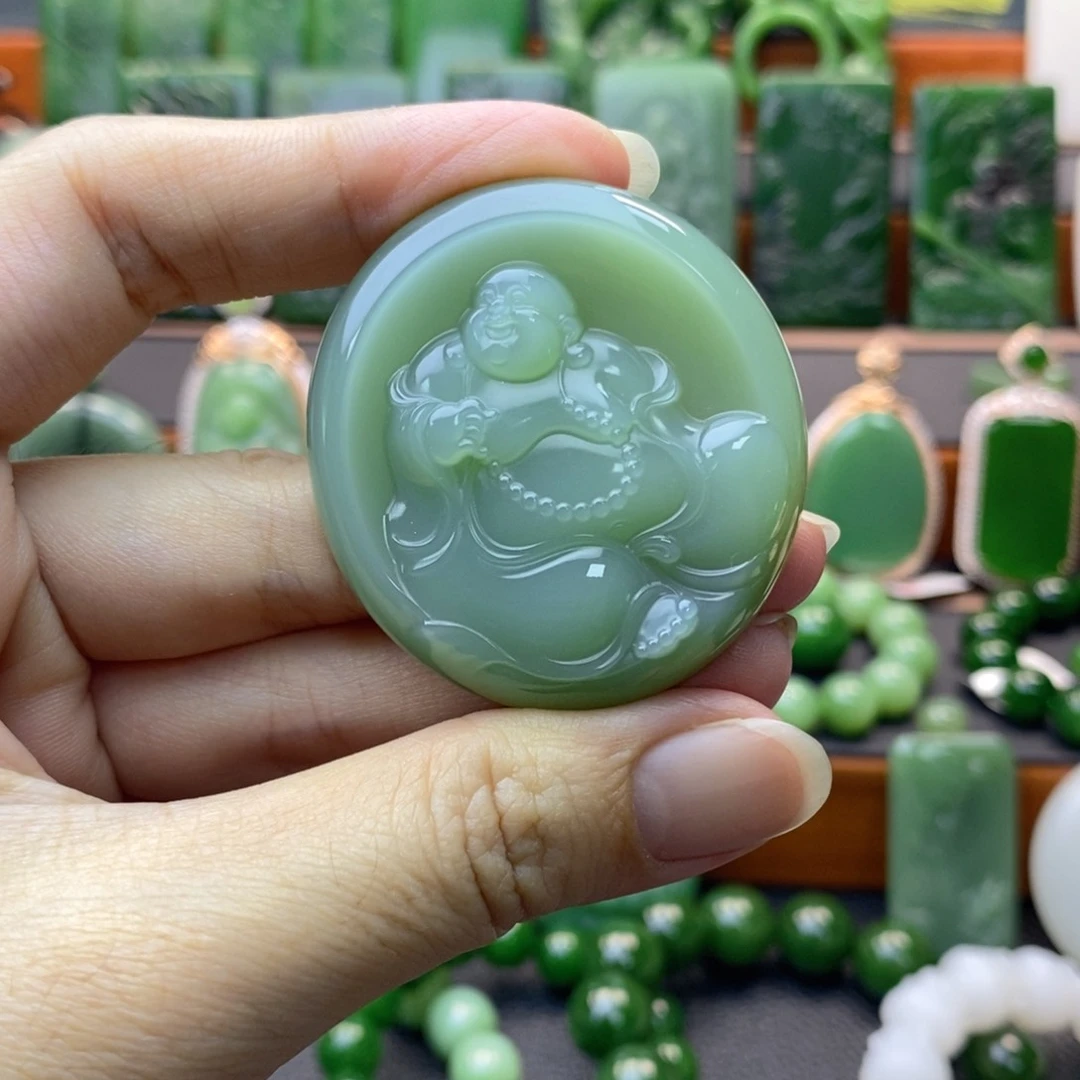 颈饰未镶嵌和田玉（碧玉）佛