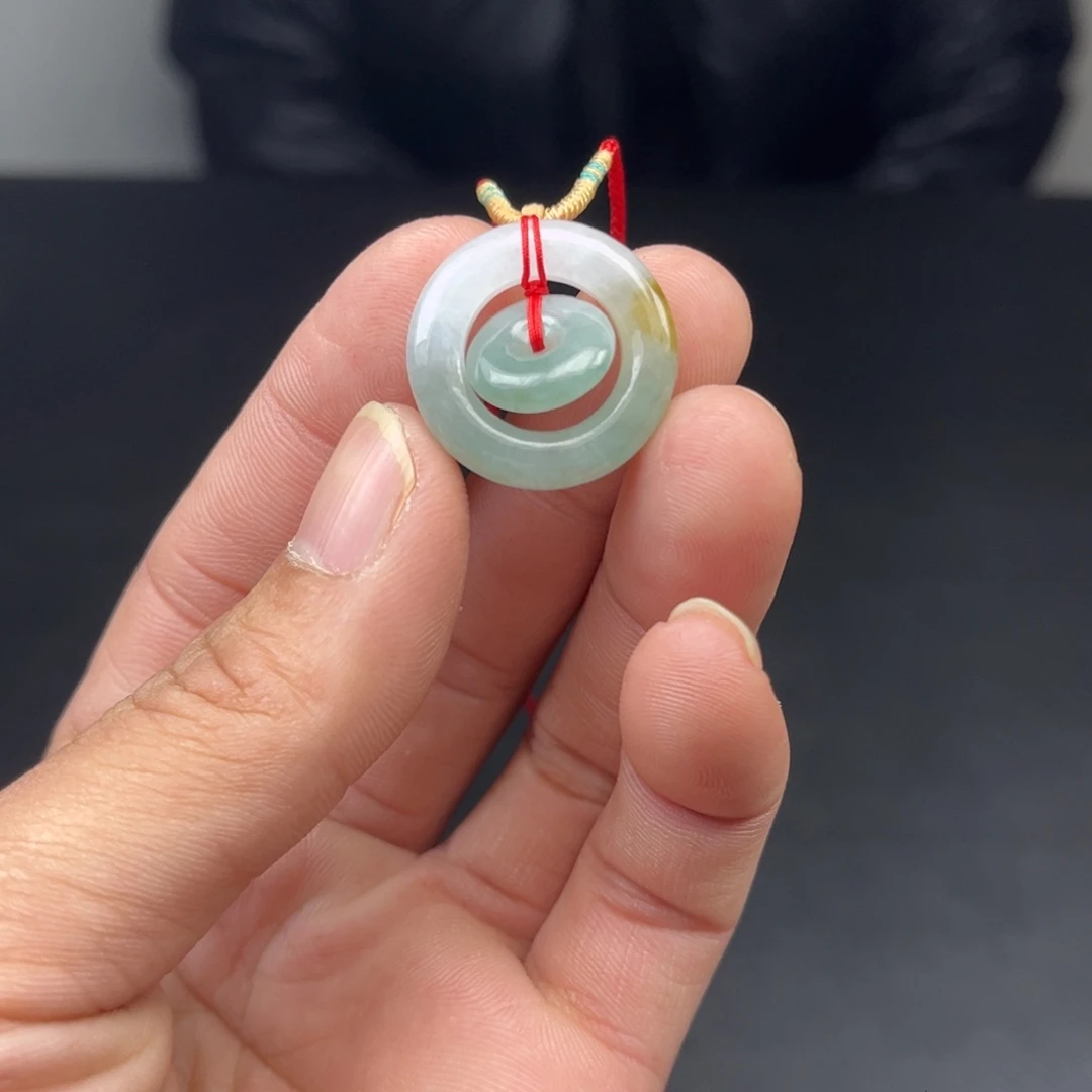 翡翠未镶嵌颈饰平安扣