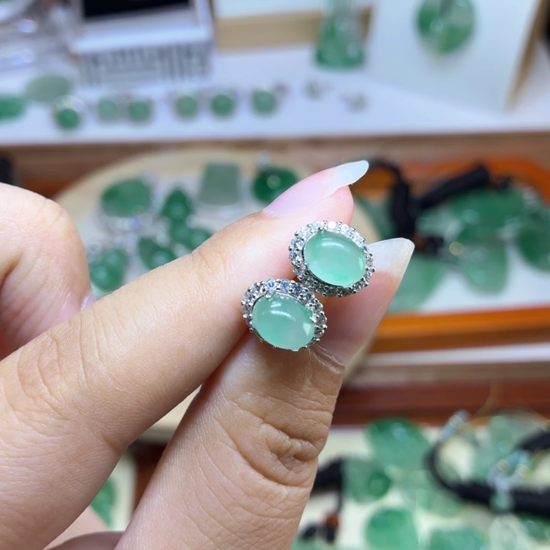 石英质玉（非洲翠）未镶嵌颈饰说****的