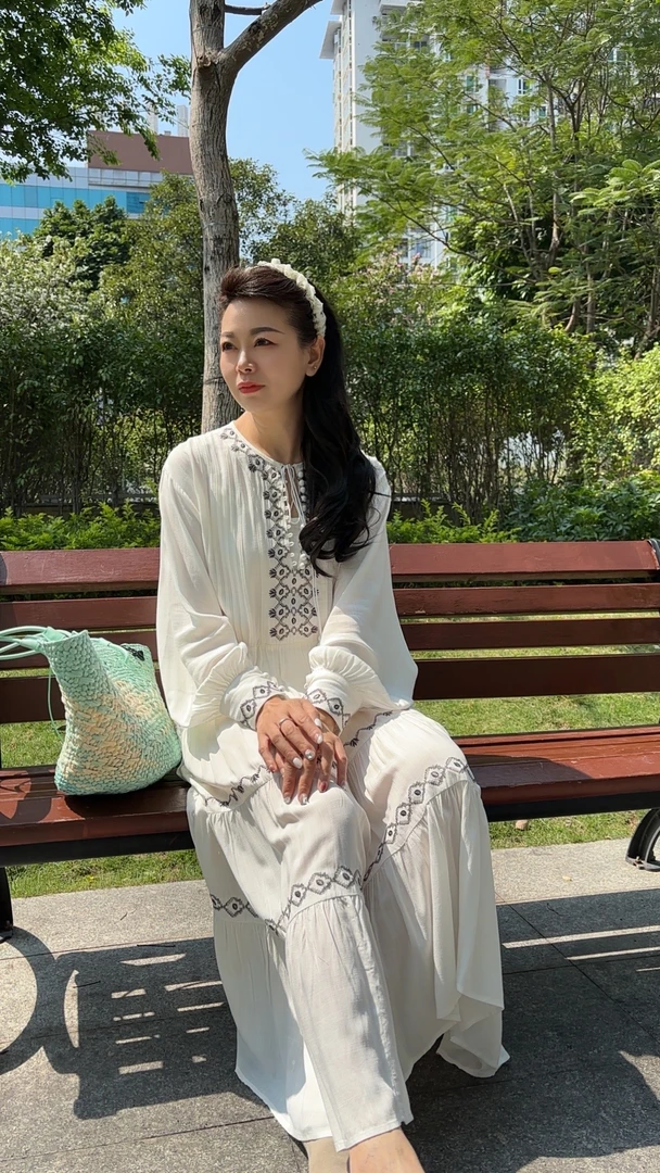 ES.南油原创法式轻盈飘逸复古艺术刺绣松驰感宽松系带连衣裙显瘦