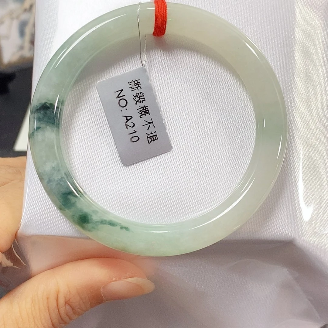 翡翠未镶嵌手镯（圆镯）手镯