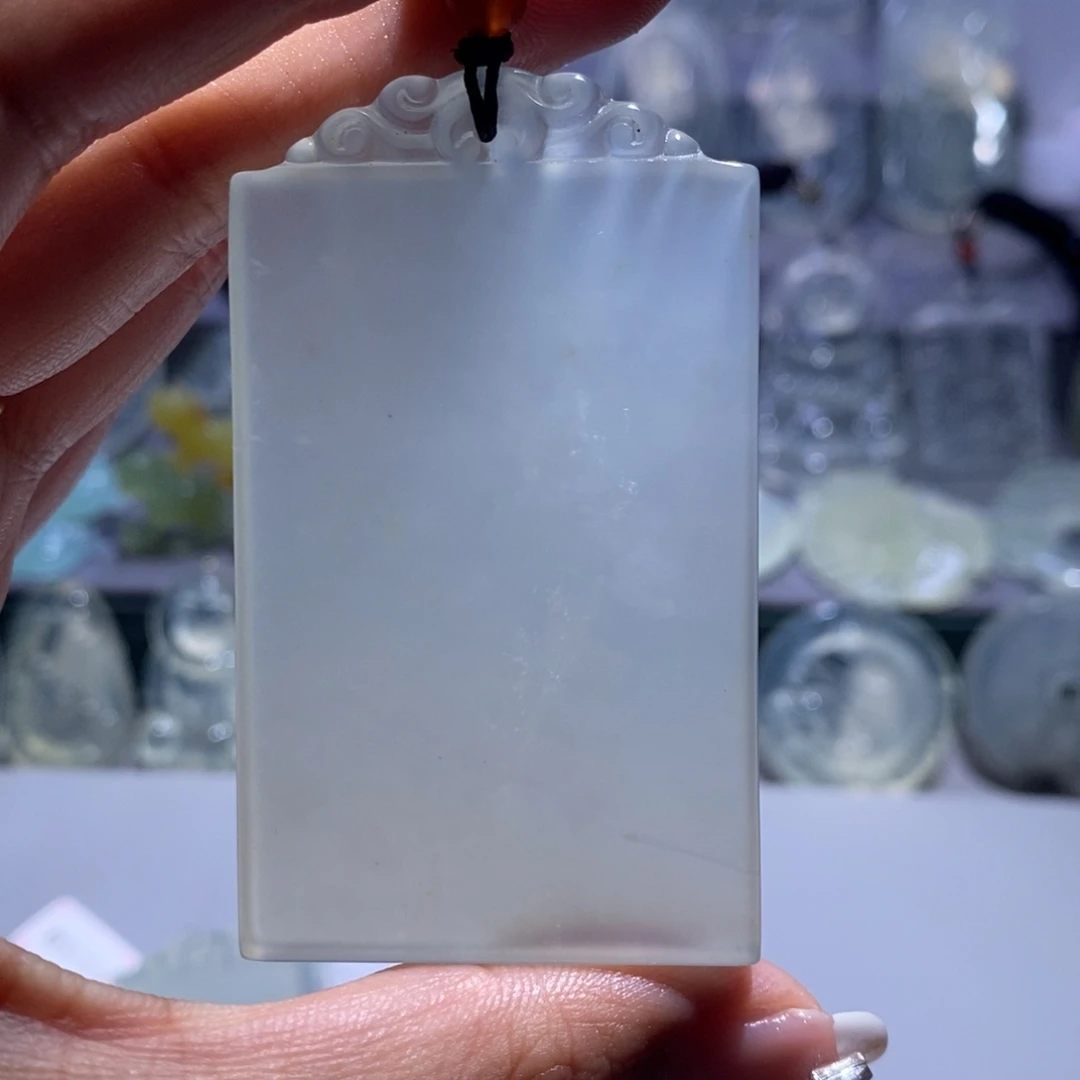 李***超岫玉未镶嵌颈饰无事牌