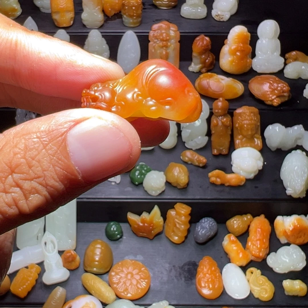 和田玉未镶嵌颈饰霍*