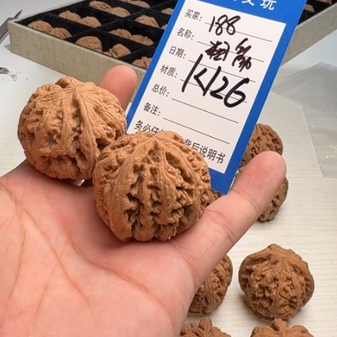 文玩核桃吊坠粗筋