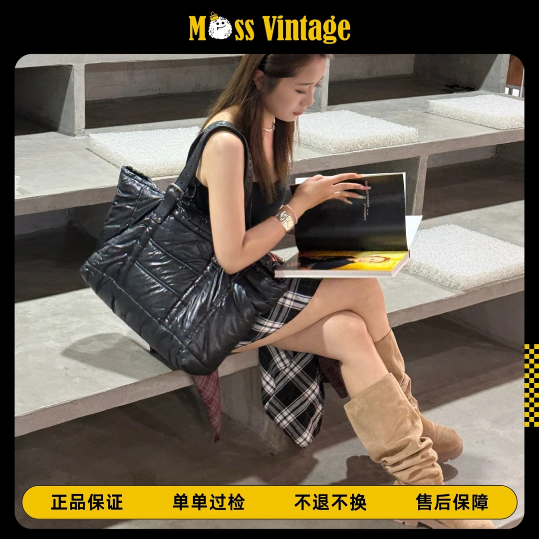 99新 BOTTEGA VENETA/葆蝶家 漏漏-黑色皮拼羽绒实用单肩包/85693