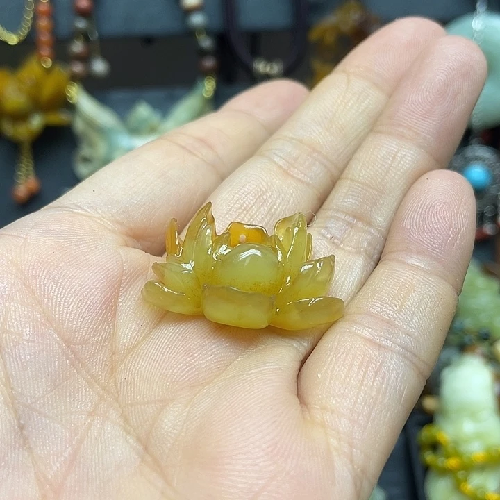 未镶嵌岫玉吊坠王*