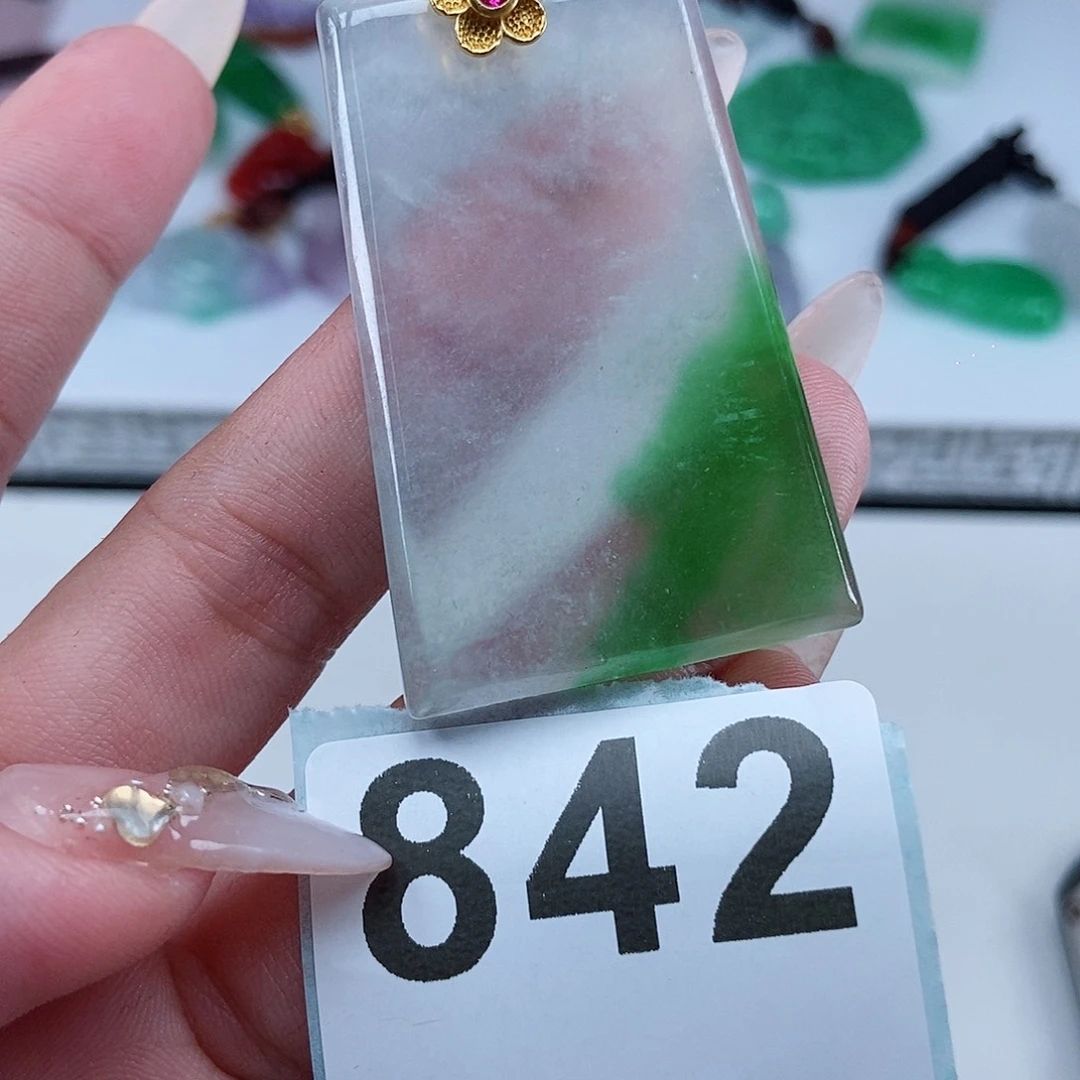 翡翠颈饰未镶嵌吊坠