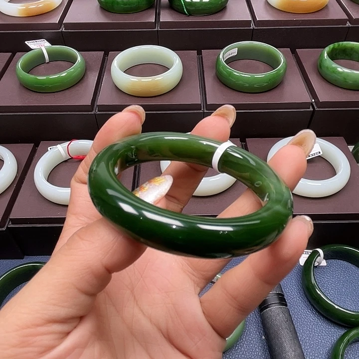 和田玉（碧玉）未镶嵌手镯