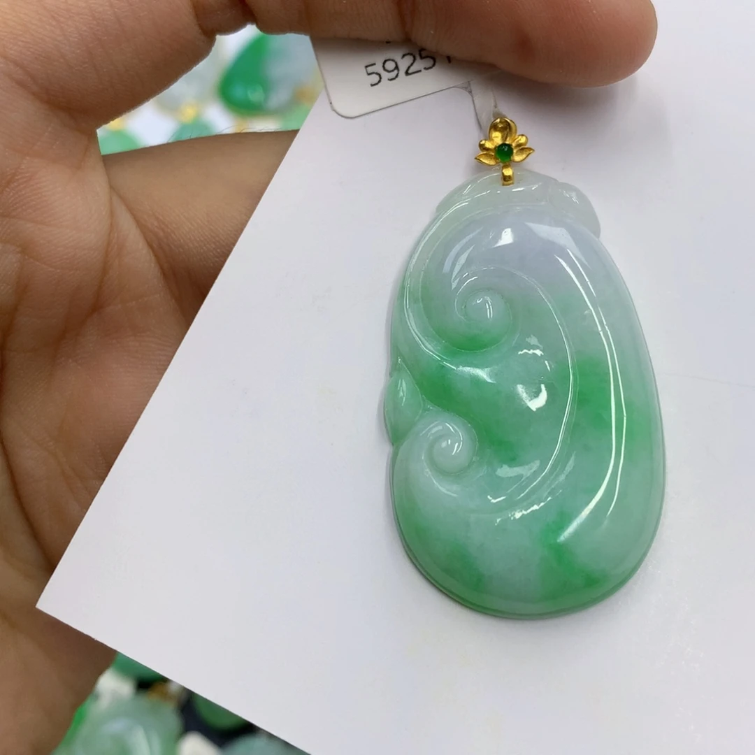 翡翠18K金镶嵌颈饰翡翠