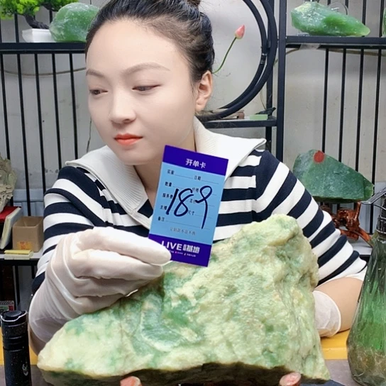 【闪购商品】未镶嵌蛇纹石玉原石简**人