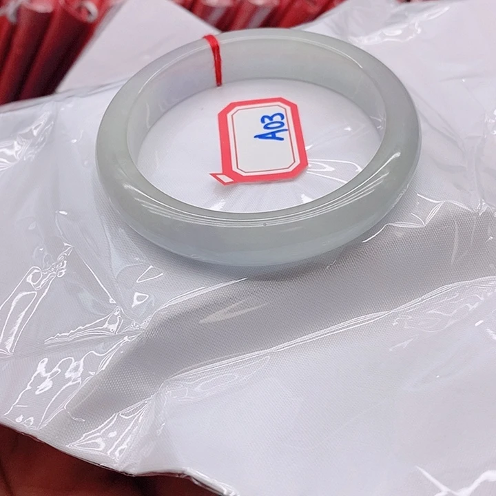 翡翠手镯未镶嵌～**.A033333333