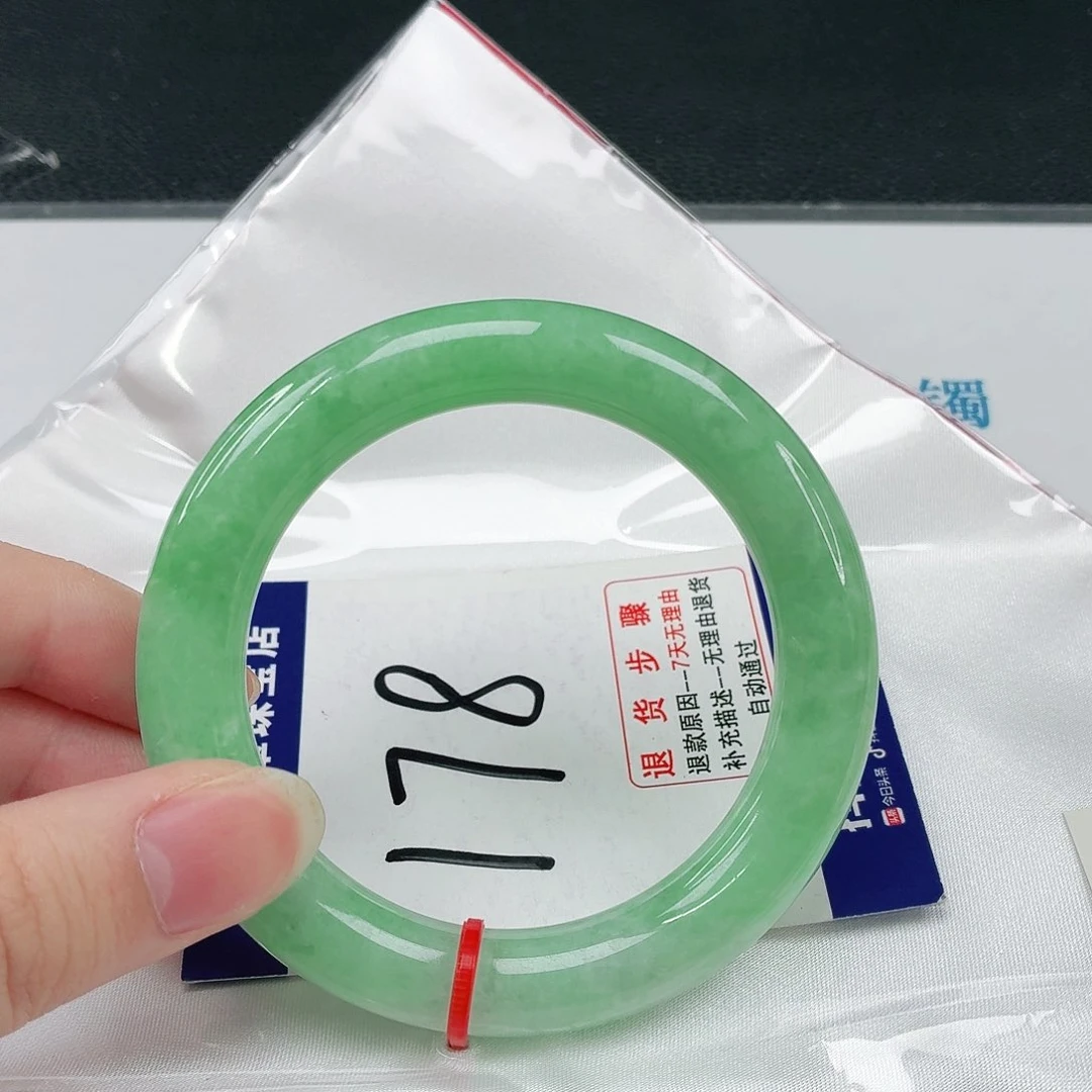 翡翠手镯未镶嵌翡翠