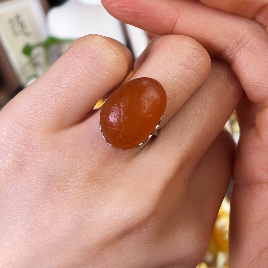 琥珀珠宝奇石未镶嵌。