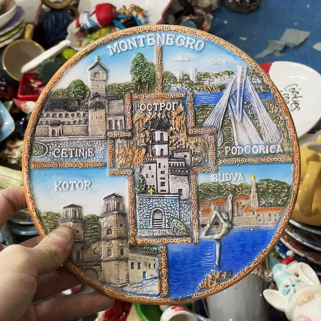 摆件     磕碰 封釉。