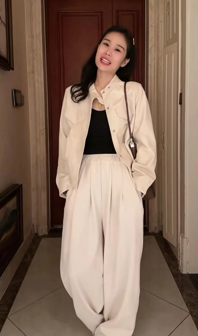 Miss huo 短款皮衣外套 杏色 A 3608