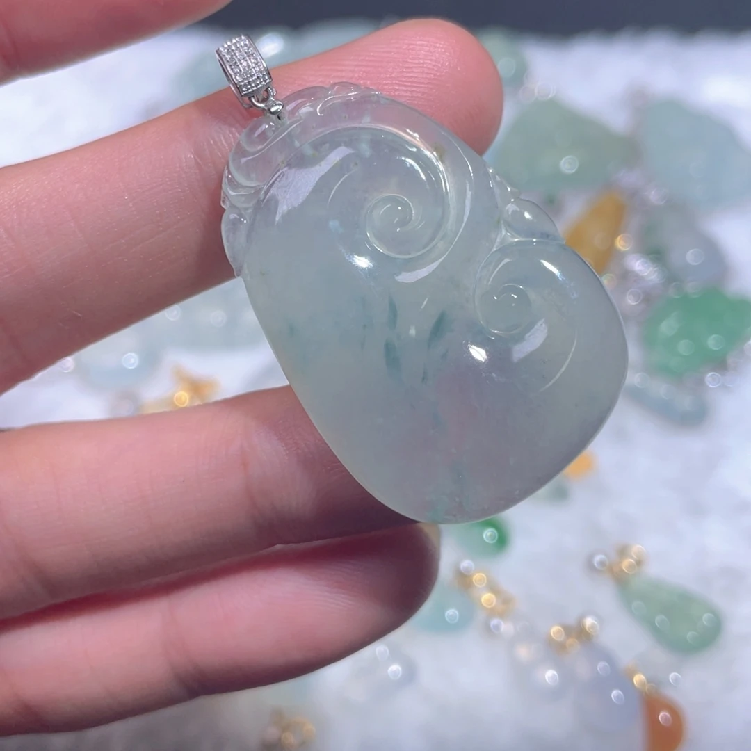 翡翠18K金镶嵌颈饰翡翠