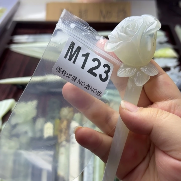 蛇纹石玉发饰合金董*贝