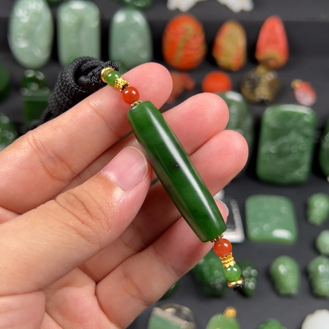 颈饰未镶嵌和田玉（碧玉）