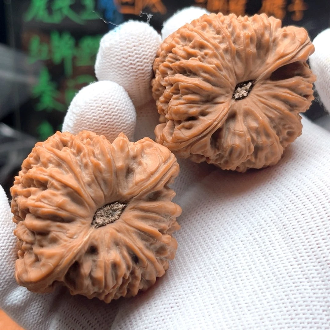 把件文玩核桃凹低南疆