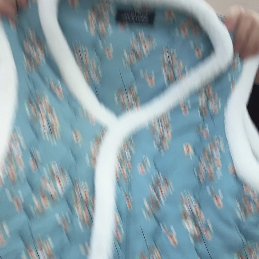 一物一码白毛拉链马甲兰花