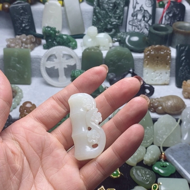 和田玉吊坠未镶嵌千**集