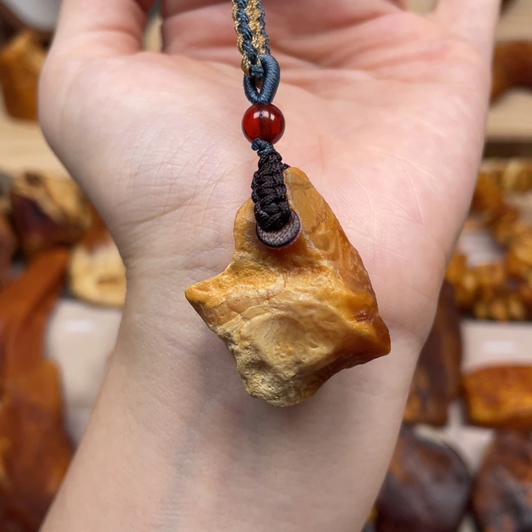 未镶嵌琥珀珠宝奇石