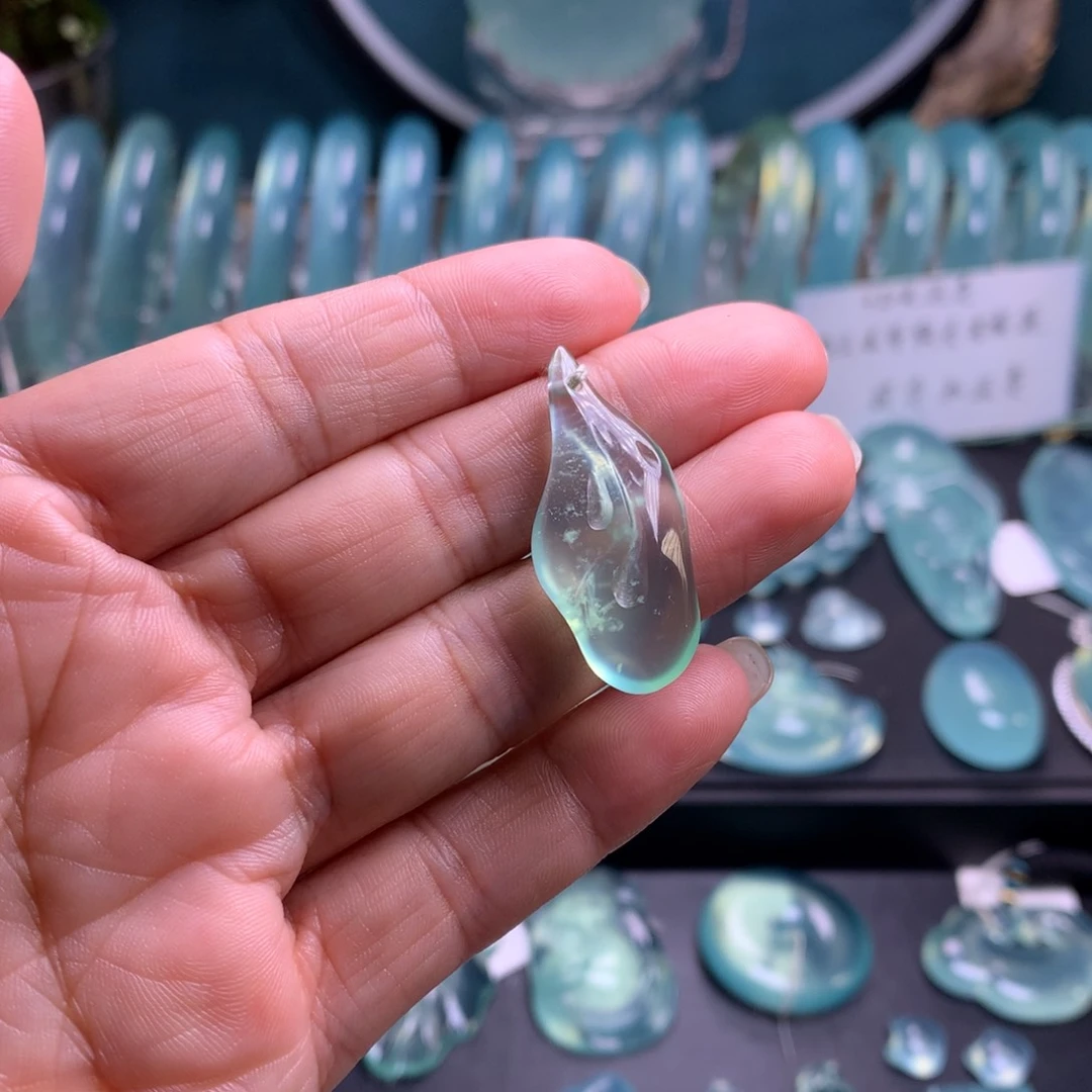 未镶嵌蛇纹石玉吊坠