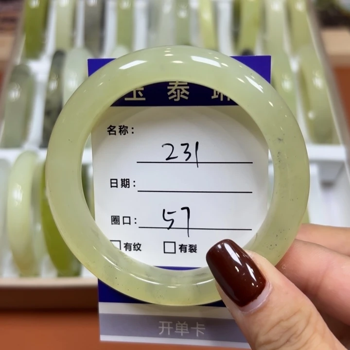 未镶嵌岫玉手镯天然